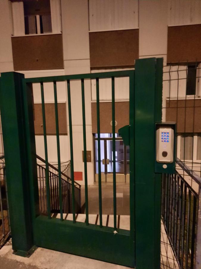 Grand Appartement Fonctionnel Et Calme Sur Lyon8 A 2 Pas Du Metro Exterior foto